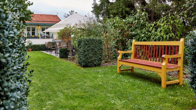 Garten mit Bank Linderhof Erfurt