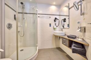 Badezimmer_Hotelzimmer_Einzelzimmer_Erfurt_compressed Badezimmer_Hotelzimmer_Einzelzimmer_Erfurt_compressed