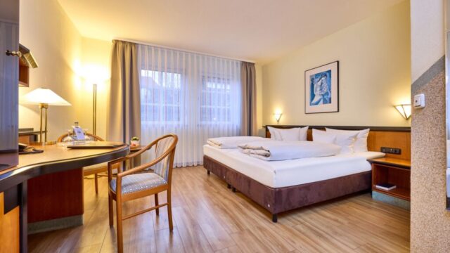 Hotelzimmer_Doppelzimmer_Erfurt_Domplatz_Arrangement_compressed
