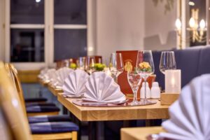 Restaurant_Linderhof_Hotel_Erfurt_IUrlaub_compressed Restaurant_Linderhof_Hotel_Erfurt_IUrlaub_compressed